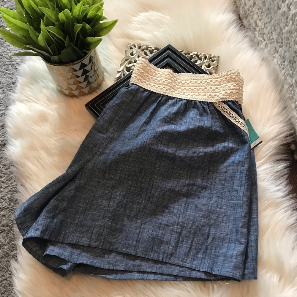 3 for $10 ☀️ Chambray and crochet shorts